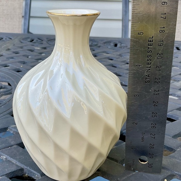Lenox Vintage Richmond Swirl Pattern Bud Vase with Gold Trim - Picture 3 of 6
